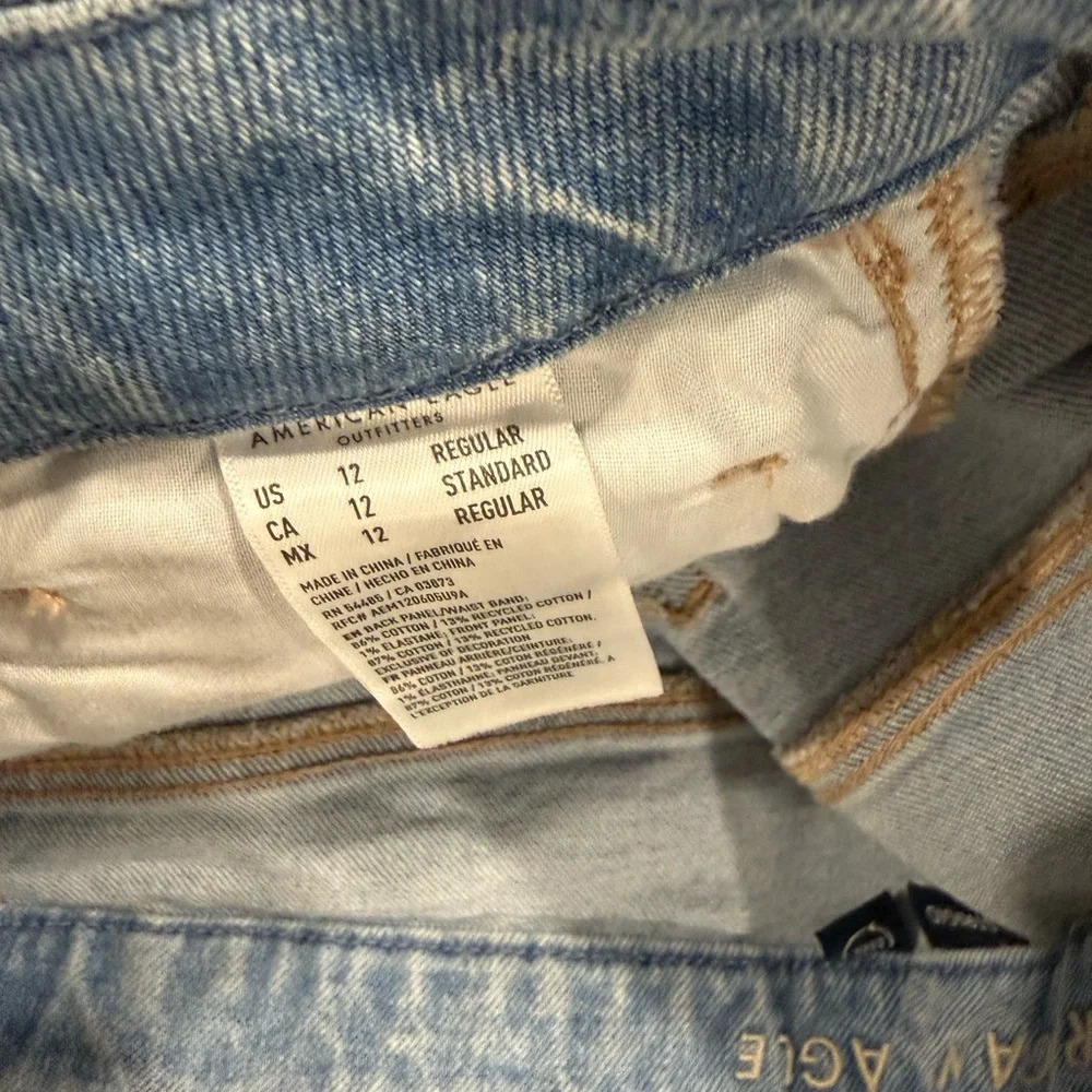 American Eagle Strigid Mom Jeans - Picture 3 of 4